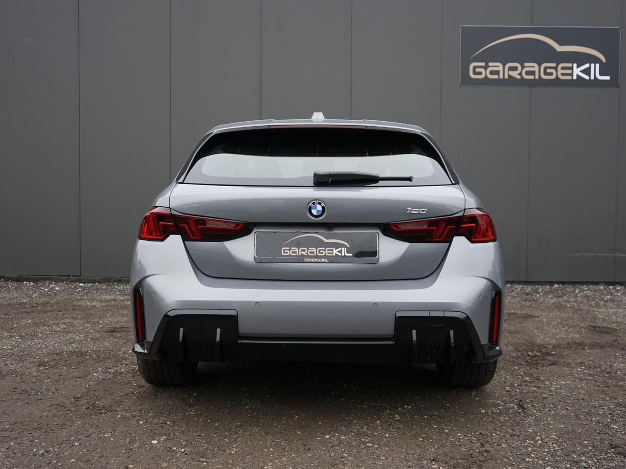 BMW 1-SERIE 120 M-Sport 1ste eig. / Dealeronderh. / Driving Ass. Plus / Shadow Line / Stoelverwarming / Adaptief M onderstel / Active Guard