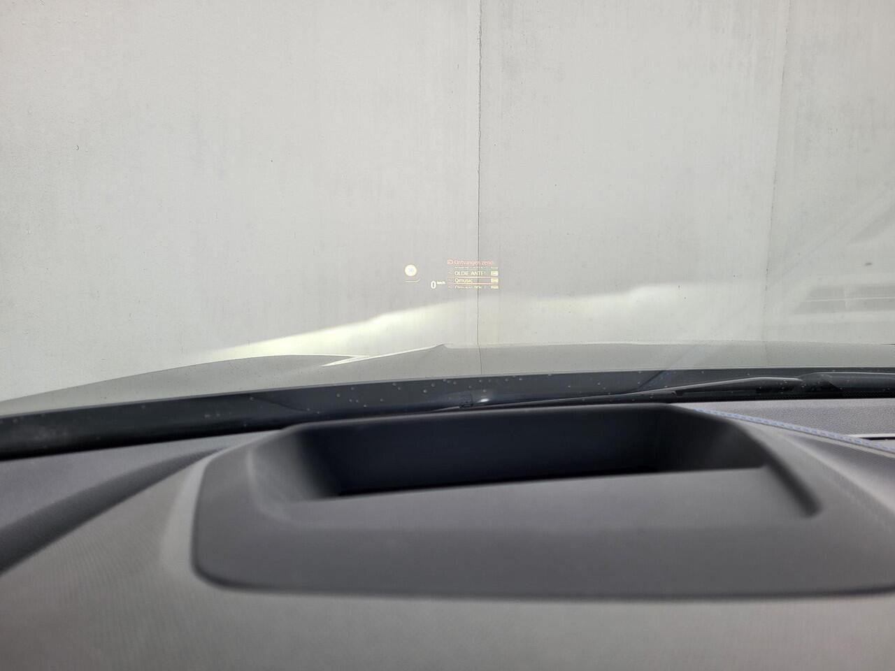 BMW 1-SERIE 118i Automaat / Dealer Onderhouden / M-Sport / Navigatie / Schuif- en Kantel Dak / Harman Kardon / Sportstoelen / Achteruitrijcamera / Head- up display / Apple Carplay & Android Auto /