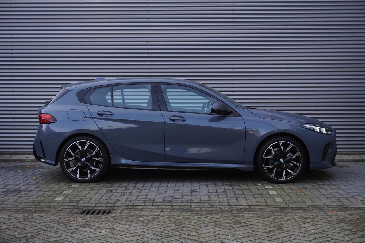 BMW 1-SERIE 120 M Sportpakket | Alarmsysteem klasse 3 | Comfort Access | Elektrisch verstelbare stoelen | Driving Assistant | Parking Assistant Plus | BMW Head-Up Display