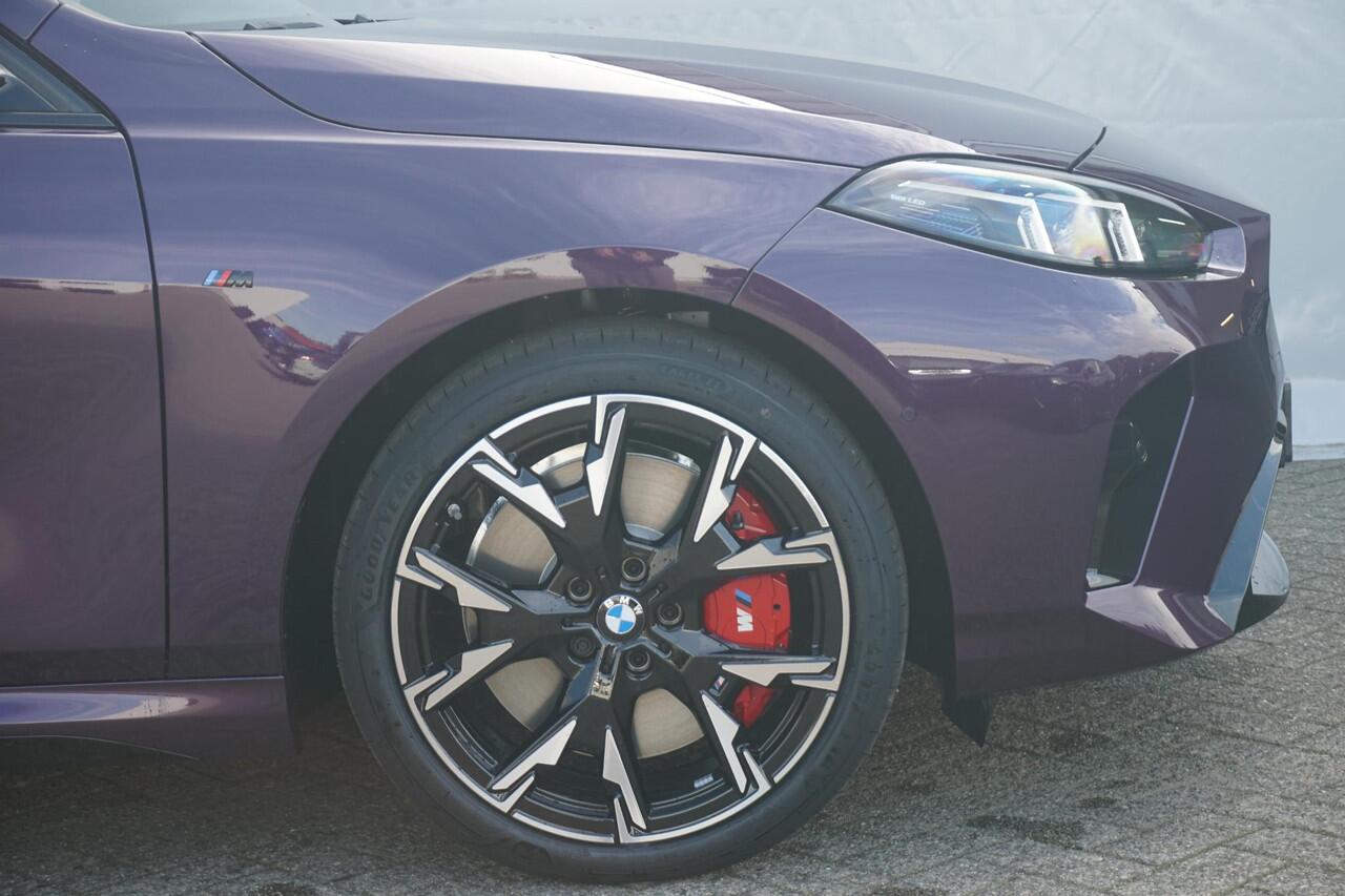 BMW 1-SERIE 120 M Sport Pro | Harman Kardon / Head-up / Rondomzicht camera's / Elektrisch verstelbare stoelen