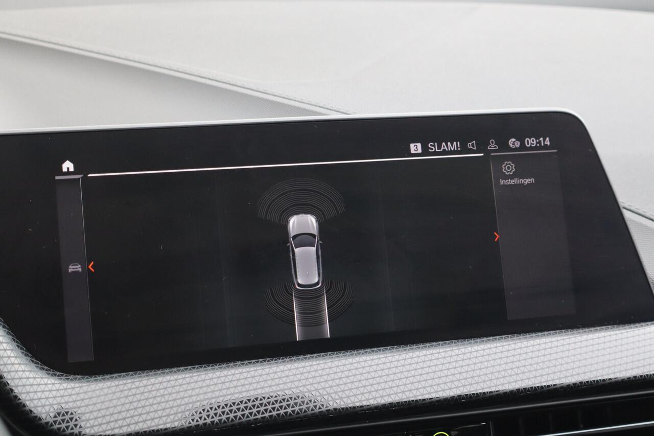 BMW 1-SERIE 118i Introduction Edition NL-Auto!! Pano I Stoelverwarming I Sfeerverlichting