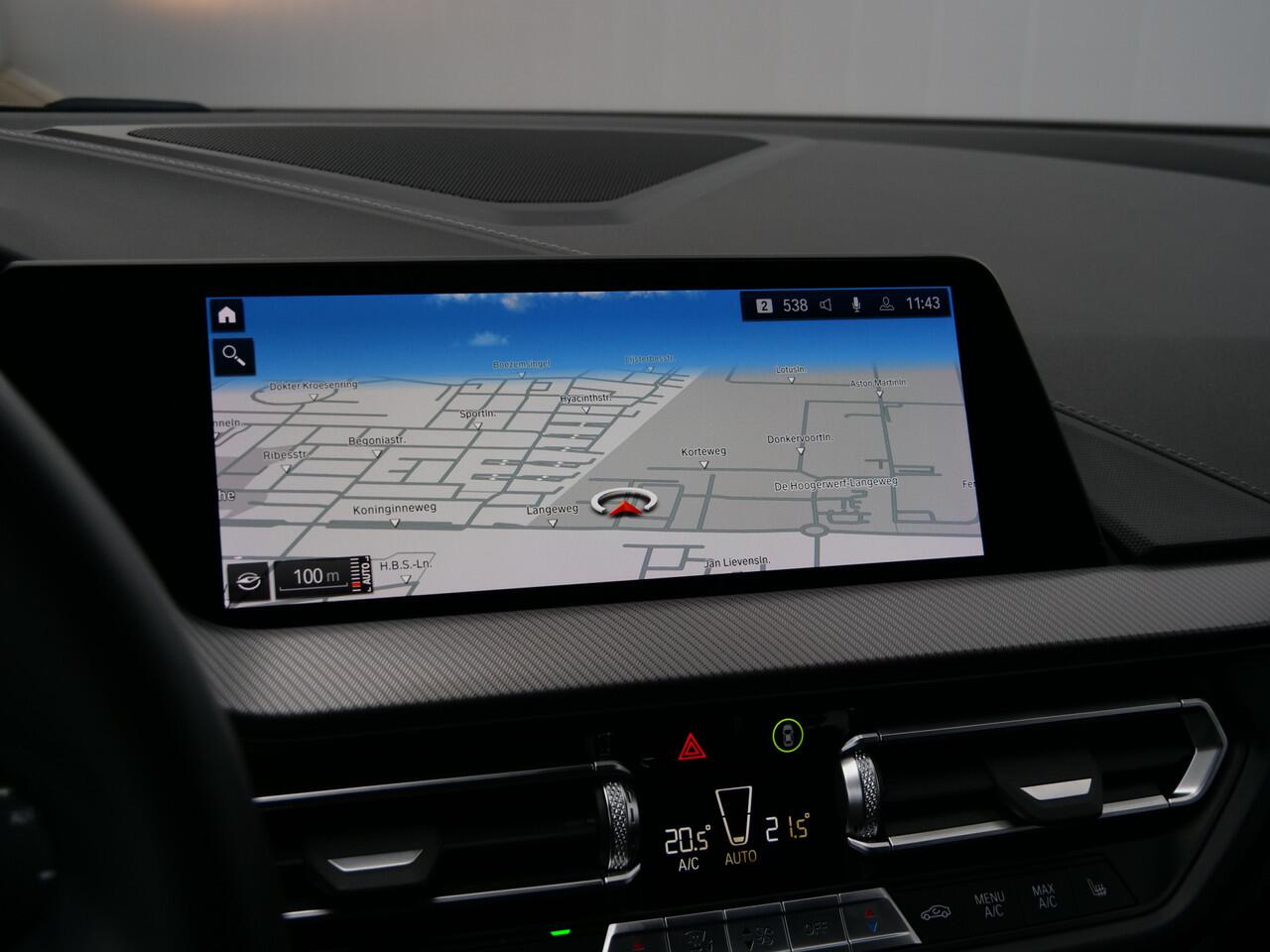 BMW 1-SERIE 116i Business Edition Plus 109 Pk Navigatie / Apple Carplay / Camera / Leer / DAB