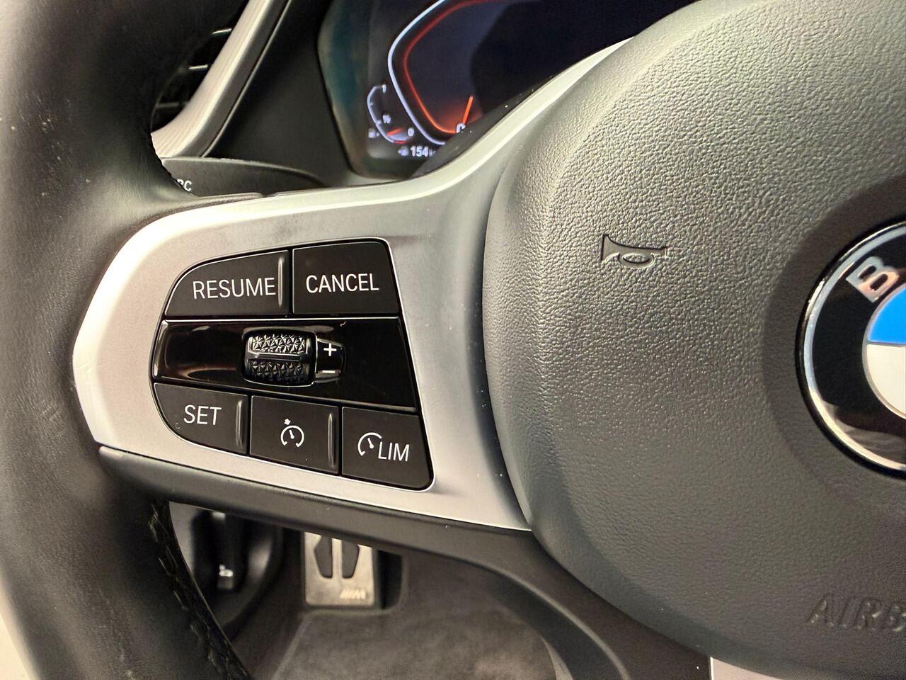 BMW 1-SERIE 5-deurs 118i | M-Sportpakket | LED | Navigatie | Sportstoelen | Sportonderstel | DAB | Alu 17 inch