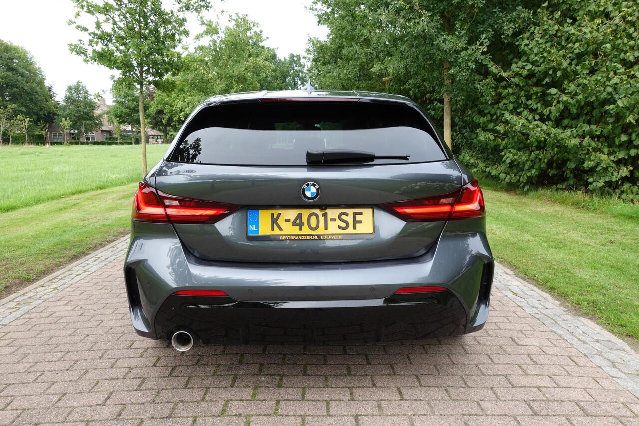 BMW 1-SERIE 118i High Executive M-Sport | Panodak | Stoelverw. | LED | DAB | Camera | BTW |