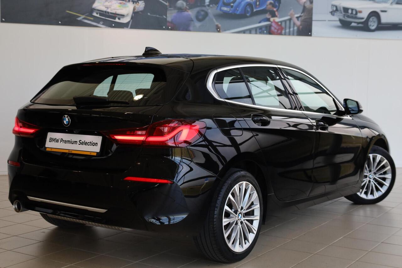 BMW 1-SERIE 118i | Comfort Access | Sportstoelen | Voorstoelen Verwarmd | Stuurverwarming | Driving Assistant | Head-Up Display