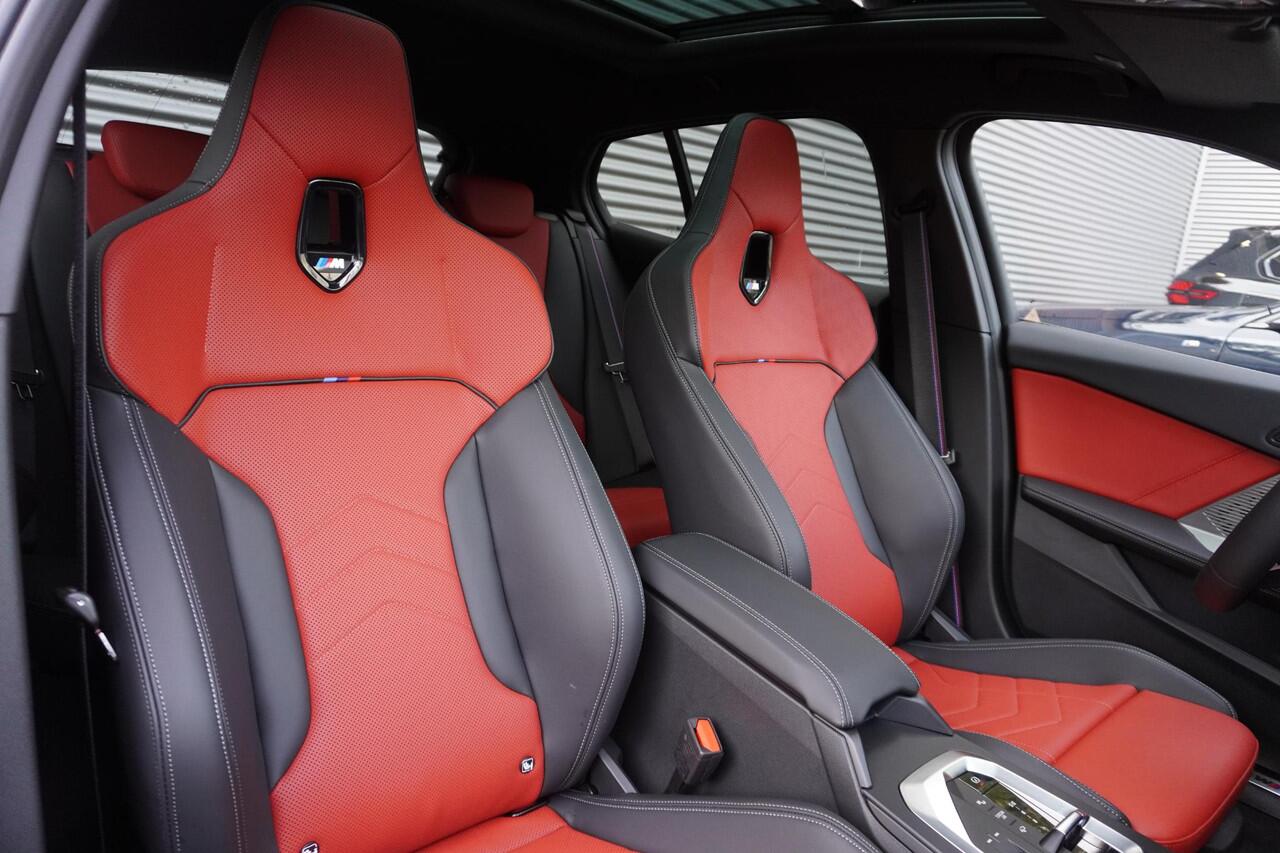 BMW 1-SERIE 5-deurs 120 M Sportpakket Pro | Panoramadak elektrisch | Driving Assistant | Head-Up Display | Adaptief M-onderstel