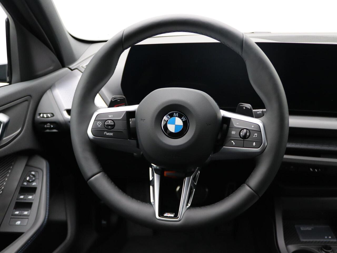 BMW 1-SERIE 120 M Sportpakket | Premium Pack | Stuurwielrand Verwarmd | Achteruitrijcamera | Driving Assistant | 19''