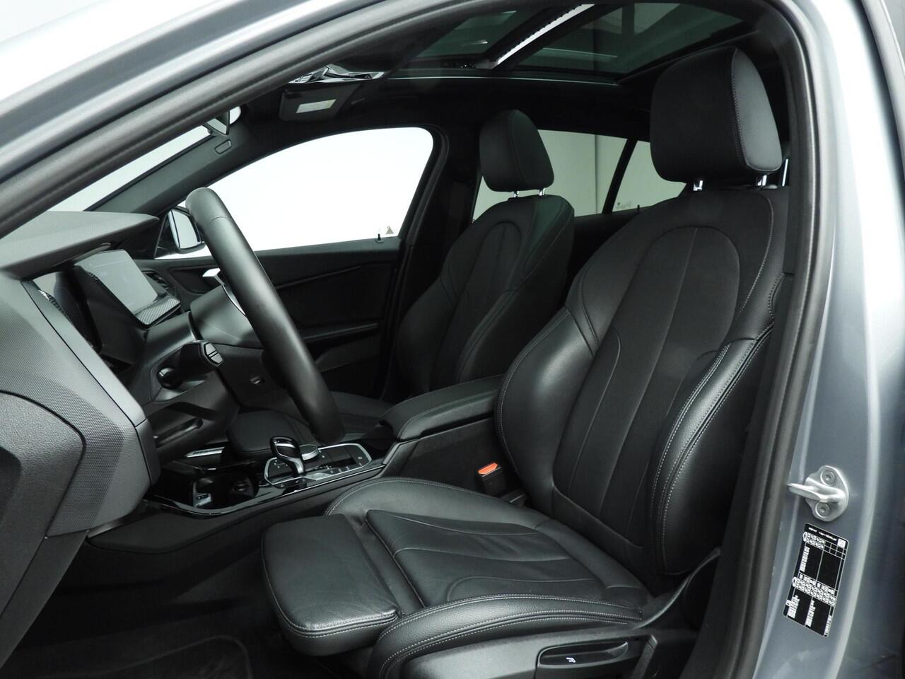 BMW 1-SERIE 5-deurs 118i | M-Sportpakket | LED | Leder | Navigatie | Schuifdak | Trekhaak | Sportstoelen | DAB | Hifi speakers | Alu 17 inch