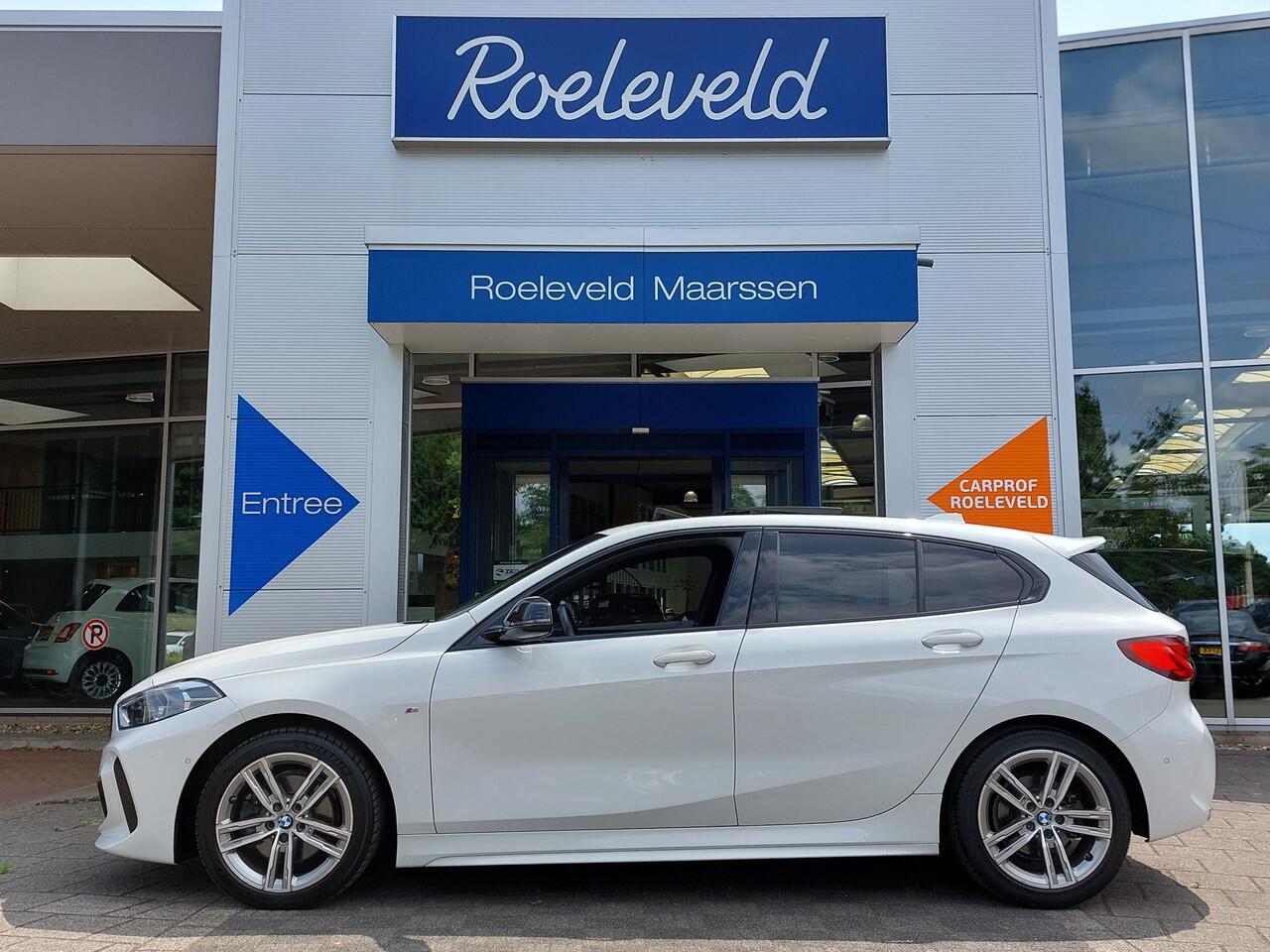 BMW 1-SERIE 116i Automaat Business Edition M-Sport | Navi | Apple Carplay+Android Auto | Clima | Cruise | Led Koplampen | Panorama Schuifdak | Pdc V+A+Camera | Licht+Regensensor | Privacy Glass | 17''lm