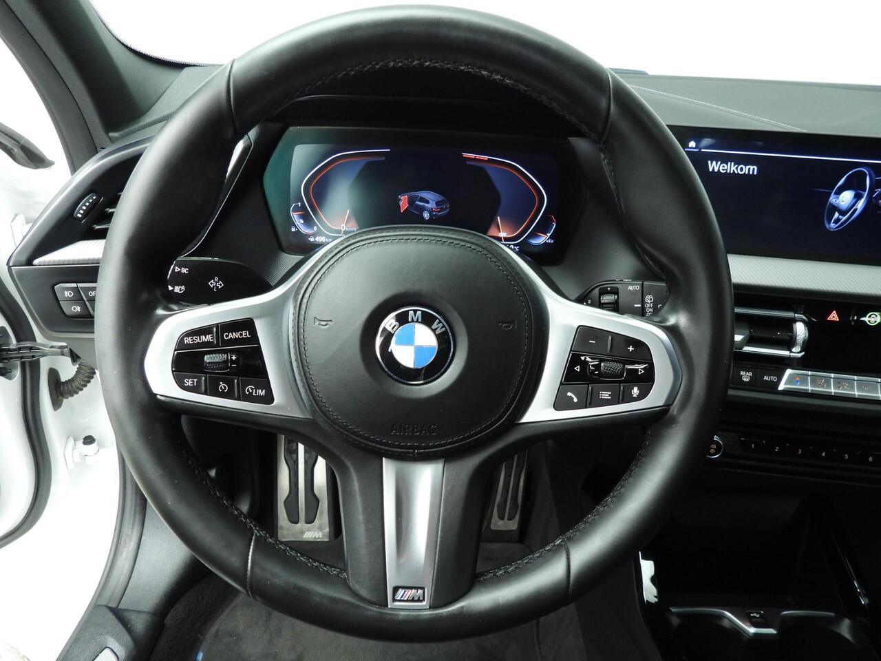 BMW 1-SERIE 118i | M-Sportpakket | LED | Leder | Navigatie | Sportstoelen | Stoelverwarming | Chrome line | DAB | Alu 18 inch