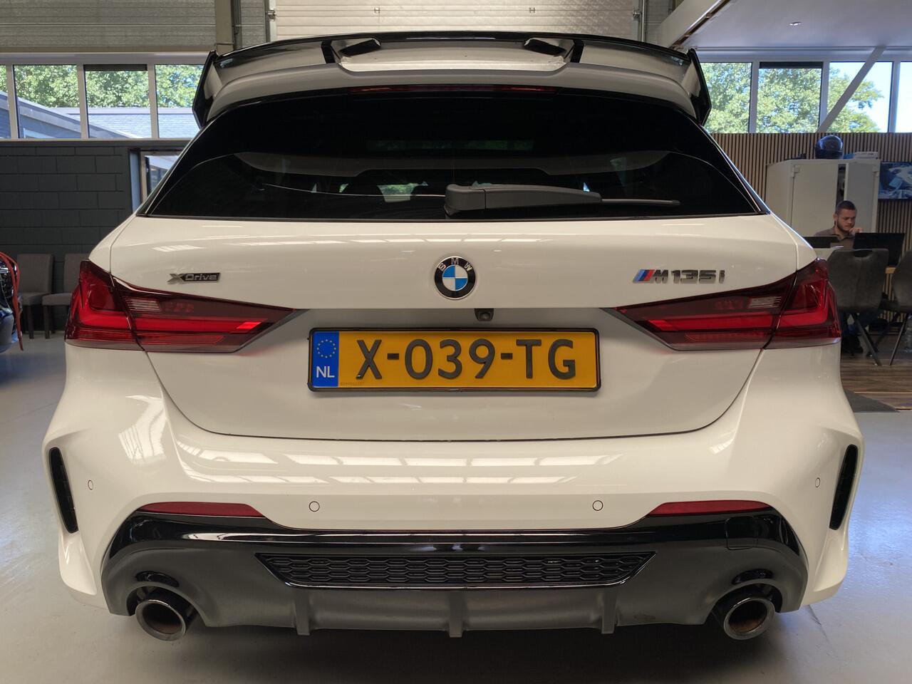 BMW 1-SERIE M135i xDrive Business Edition Plus Cruise, Pano, Harman/kardon
