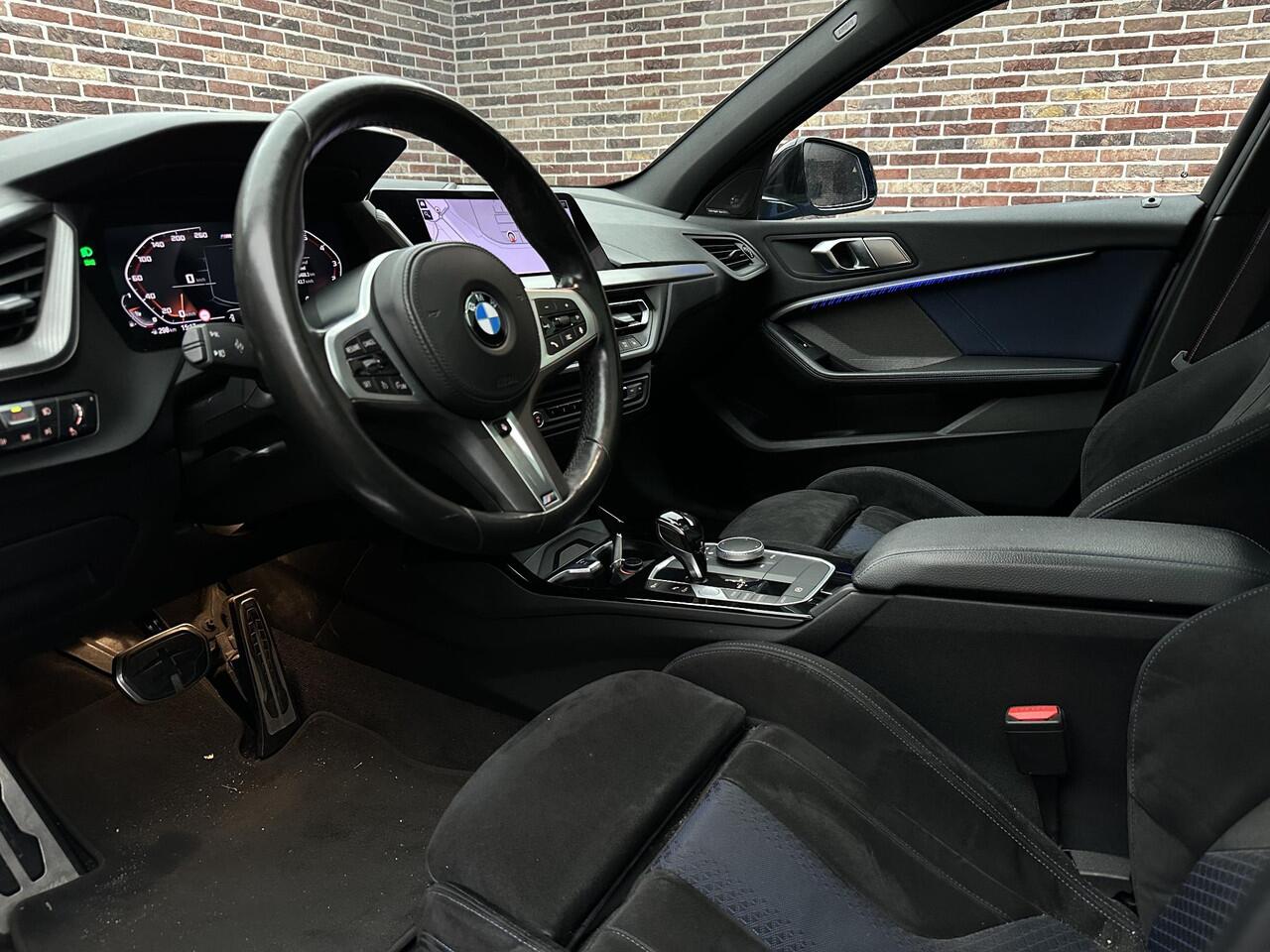 BMW 1-SERIE M135i xDrive M-pakket | Dak| CarPlay| H/K| Memory| Head-up|