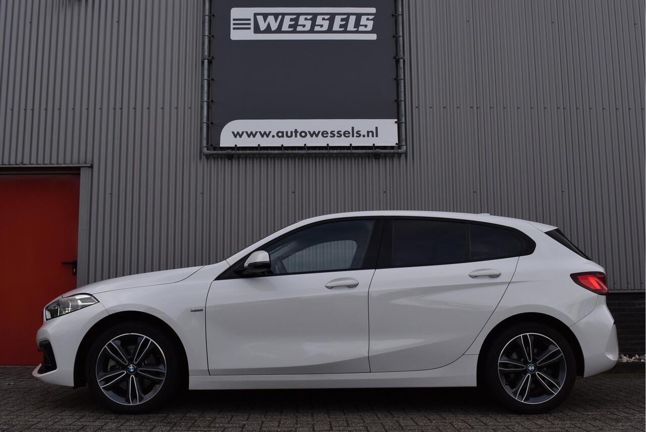 BMW 1-SERIE 118i Executive Sport Cruise, Afn.trekhaak, Stoelverwarming, PDC, Sfeer