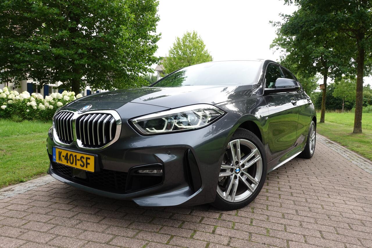 BMW 1-SERIE 118i High Executive M-Sport | Panodak | Stoelverw. | LED | DAB | Camera | BTW |