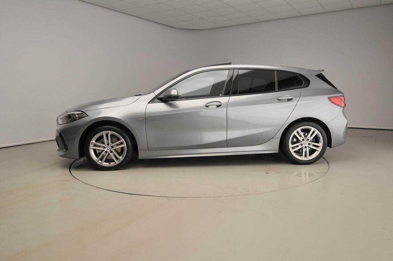 BMW 1-SERIE 5-deurs 118i | M-Sportpakket | LED | Leder | Navigatie | Schuifdak | Trekhaak | Sportstoelen | DAB | Hifi speakers | Alu 17 inch