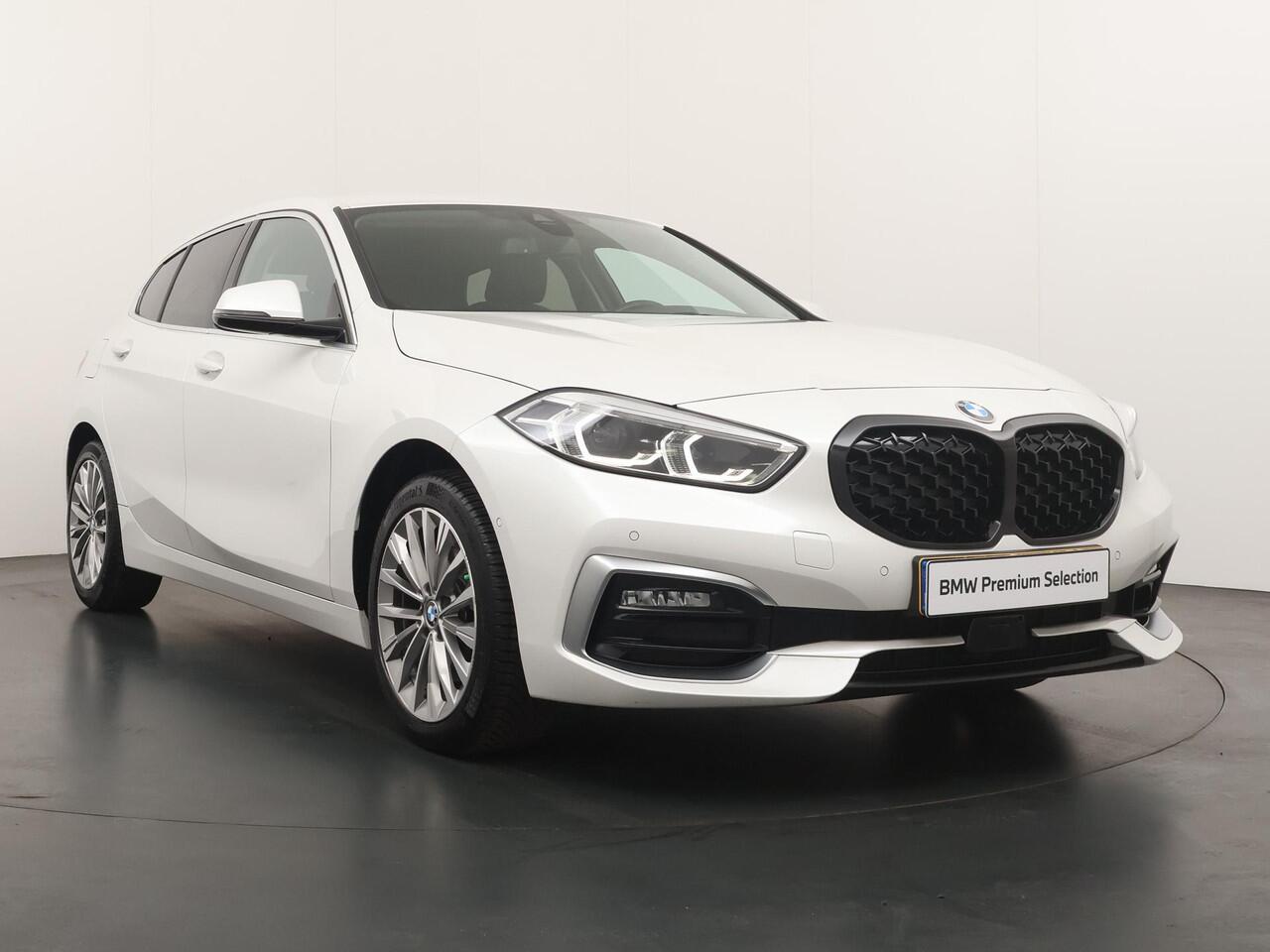 BMW 1-SERIE 118i High Executive Edition | Stoelverwarming | Cruise Control | NAVI |