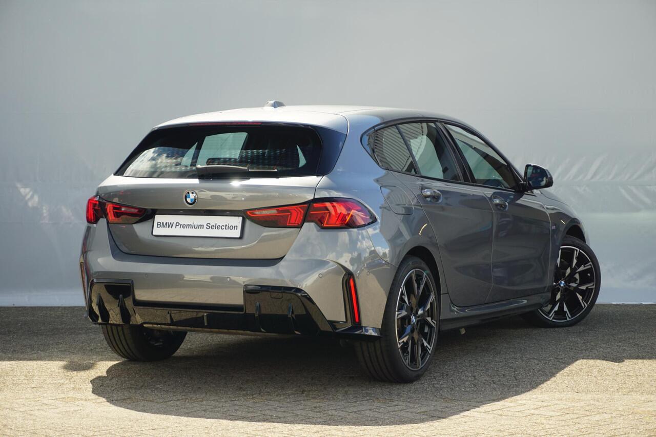 BMW 1-SERIE 120 M Sportpakket 19'' / Comfort Acces / Head-Up Display / Parking Assistant Plus
