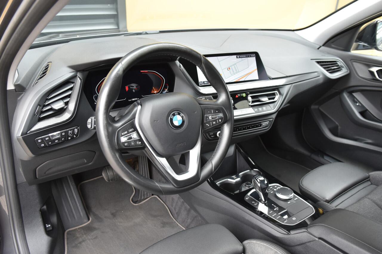 BMW 1-SERIE 118i Executive Edition * Sport line * Lichtpakket * Apple CarPlay * PDC *