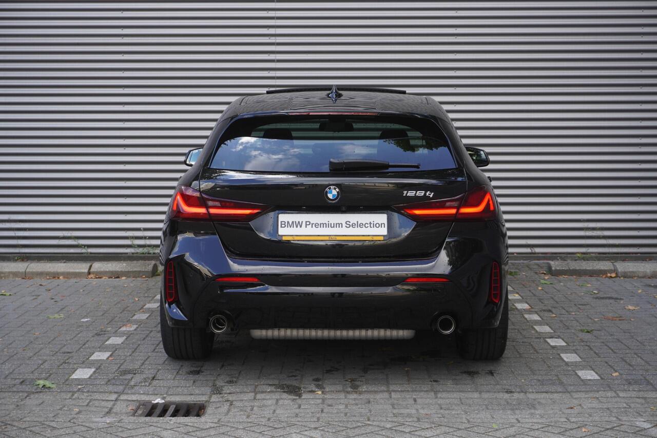BMW 1-SERIE 5-deurs 128ti M Aerodynamicapakket | Comfort Pack | Travel Pack | Glazen panoramadak | BMW Head-Up Display | HiFi System