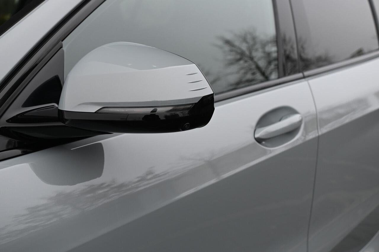 BMW 1-SERIE 120 High Executive M Sport Automaat / Sportstoelen / Adaptieve LED / Head-Up / M Adaptief onderstel / Parking Assistant Plus / Comfort Access