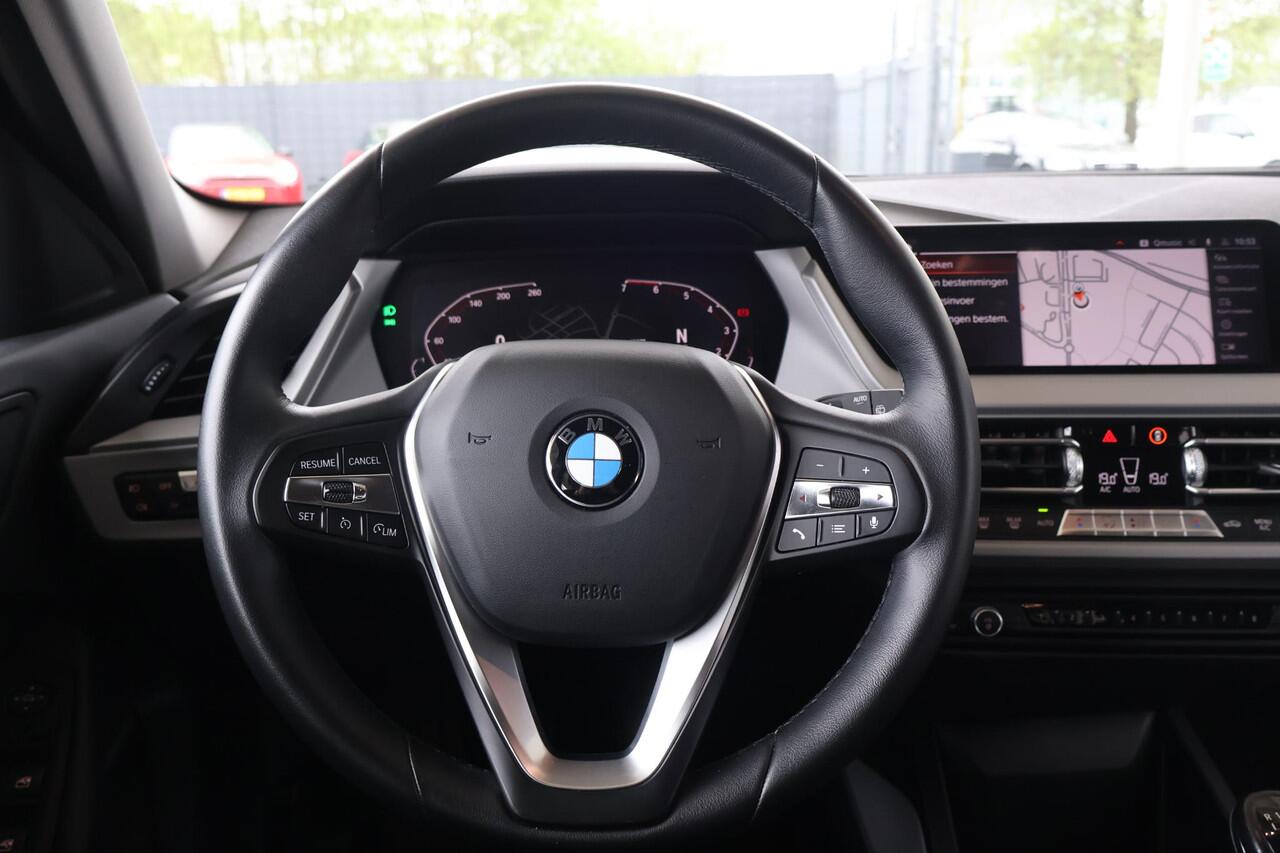BMW 1-SERIE 118i | Business Edition Plus | Parking Pack | Voorstoelen Verwarmd