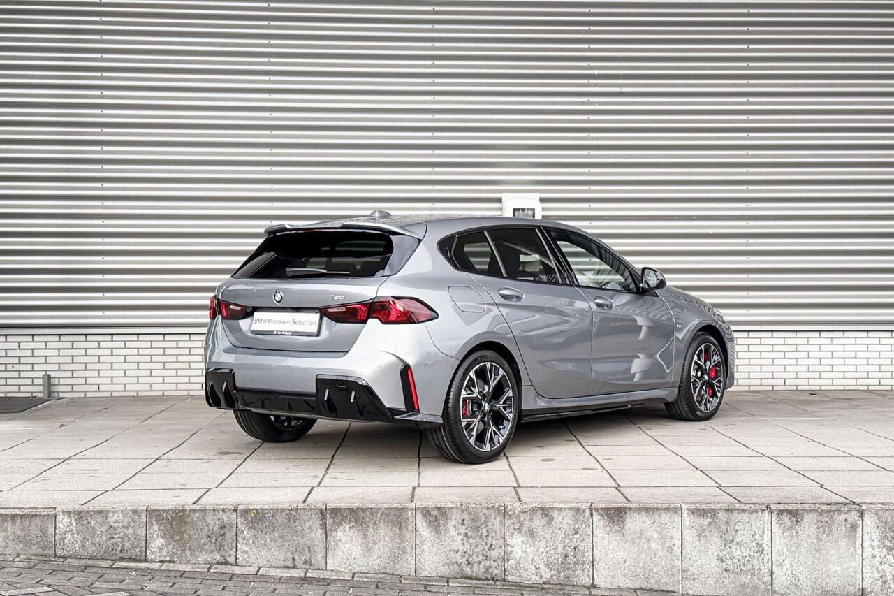 BMW 1-SERIE 120 M Sportpakket Pro / Premium Pack / Getinte ruiten / Stuurwielrand verwarmd / Comfort Access / Achteruitrijcamera / Driving Assistant