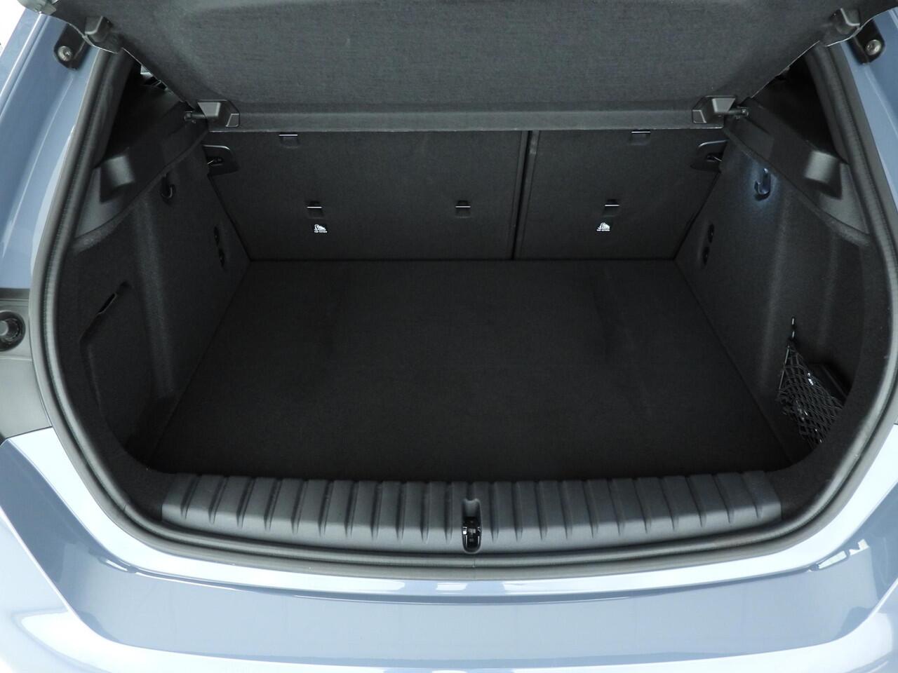 BMW 1-SERIE 5-deurs 120 | M-Sportpakket | LED | HUD | Sportstoelen | Elektr. zetels | Keyles go | DAB | Alu 18 inch