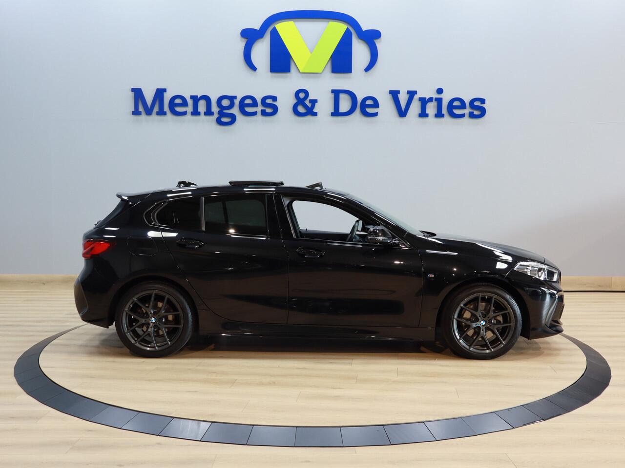 BMW 1-SERIE 118i Introduction Edition M Sport Airco ECC | Panorama | Harman Kardon | Virtual | Sfeer | Apple Carplay | Isofix | NAP