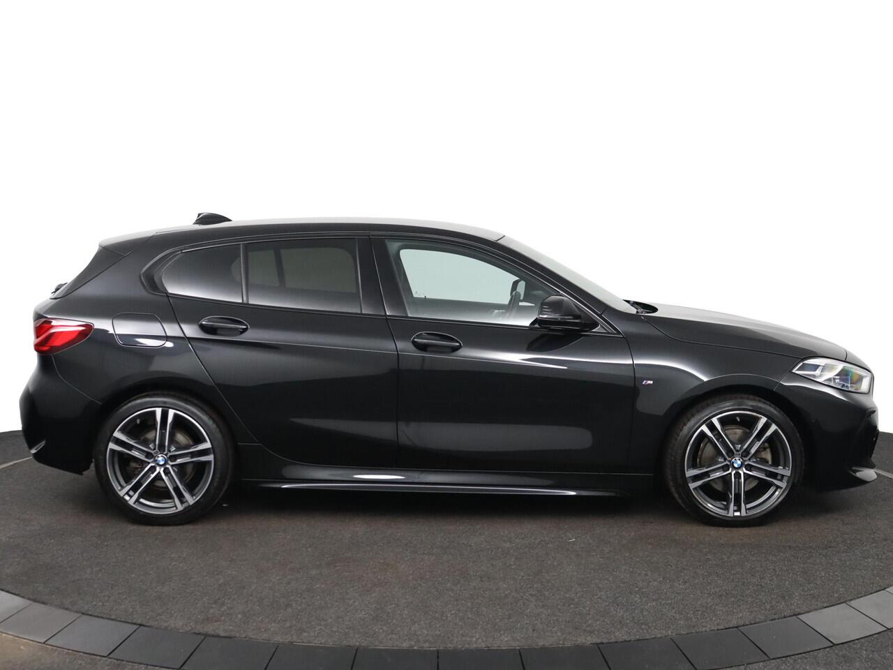BMW 1-SERIE 118i Executive Edition | M sport | stuur + stoel verw | hifi | 18" |