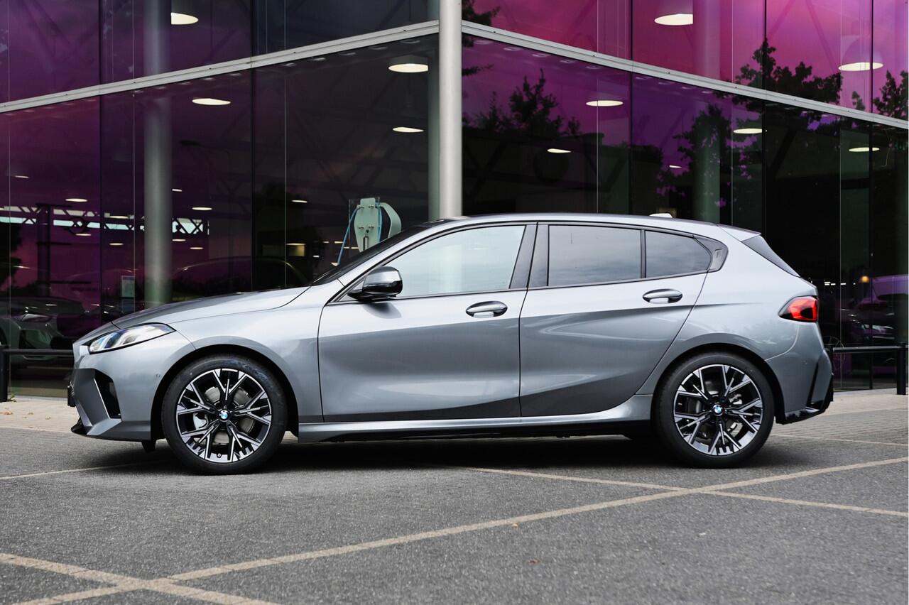 BMW 1-SERIE 120 M Sport Automaat / Sportstoelen / Achteruitrijcamera / M Adaptief onderstel / Parking Assistant / Stoelverwarming