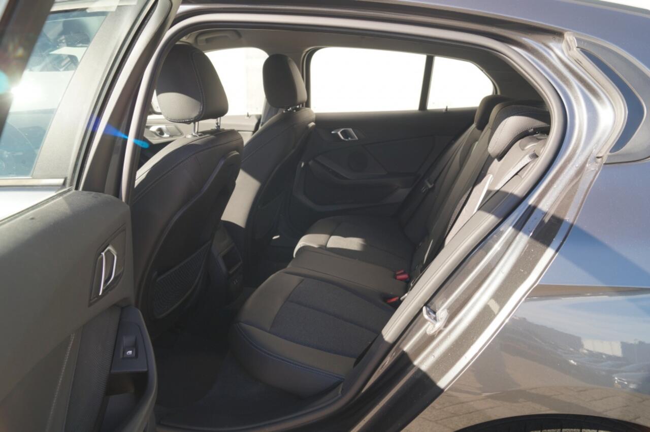 BMW 1-SERIE 116d Automaat Executive Sport -NAVI-ECC-PDC-