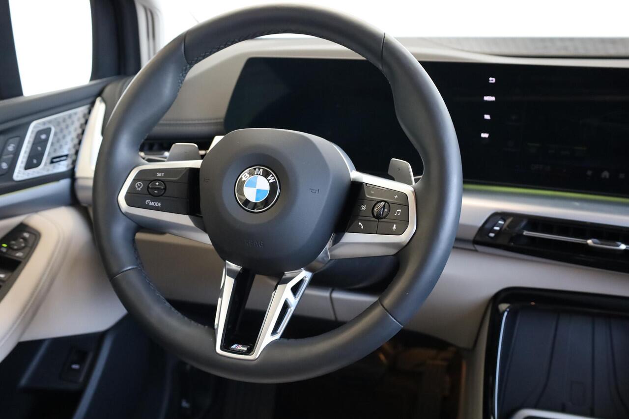 BMW 2-SERIE Active Tourer 218i | Luxury Line | Premium Pack | Travel Pack | Elektr. Trekhaak | Parking Assistant