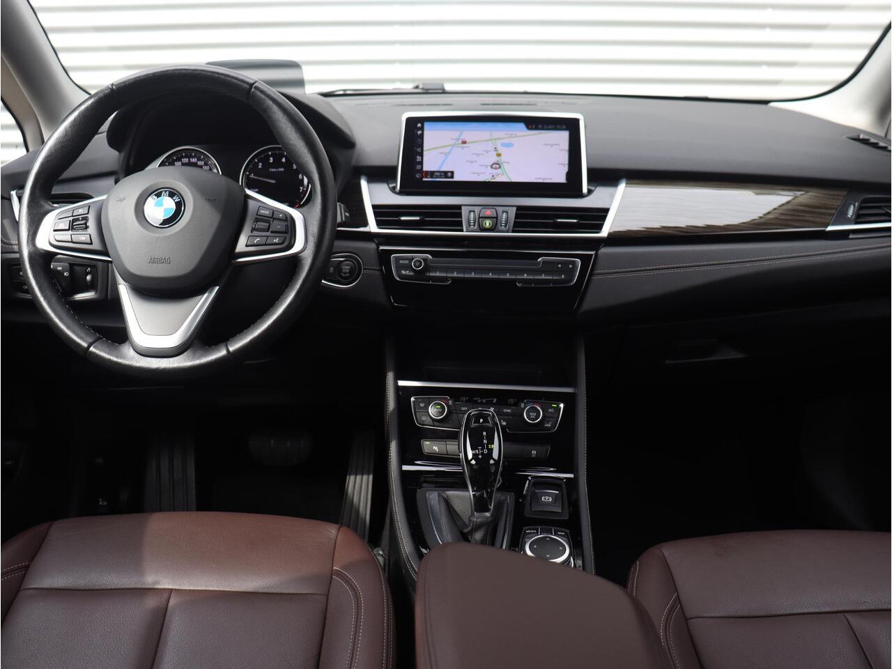 BMW 2-SERIE Active Tourer 218i | Luxury Line | Head-Up | Hi-Fi | Stoel + Stuurwielverwarming | Climate Control | Navi Plus | 17'' LMV