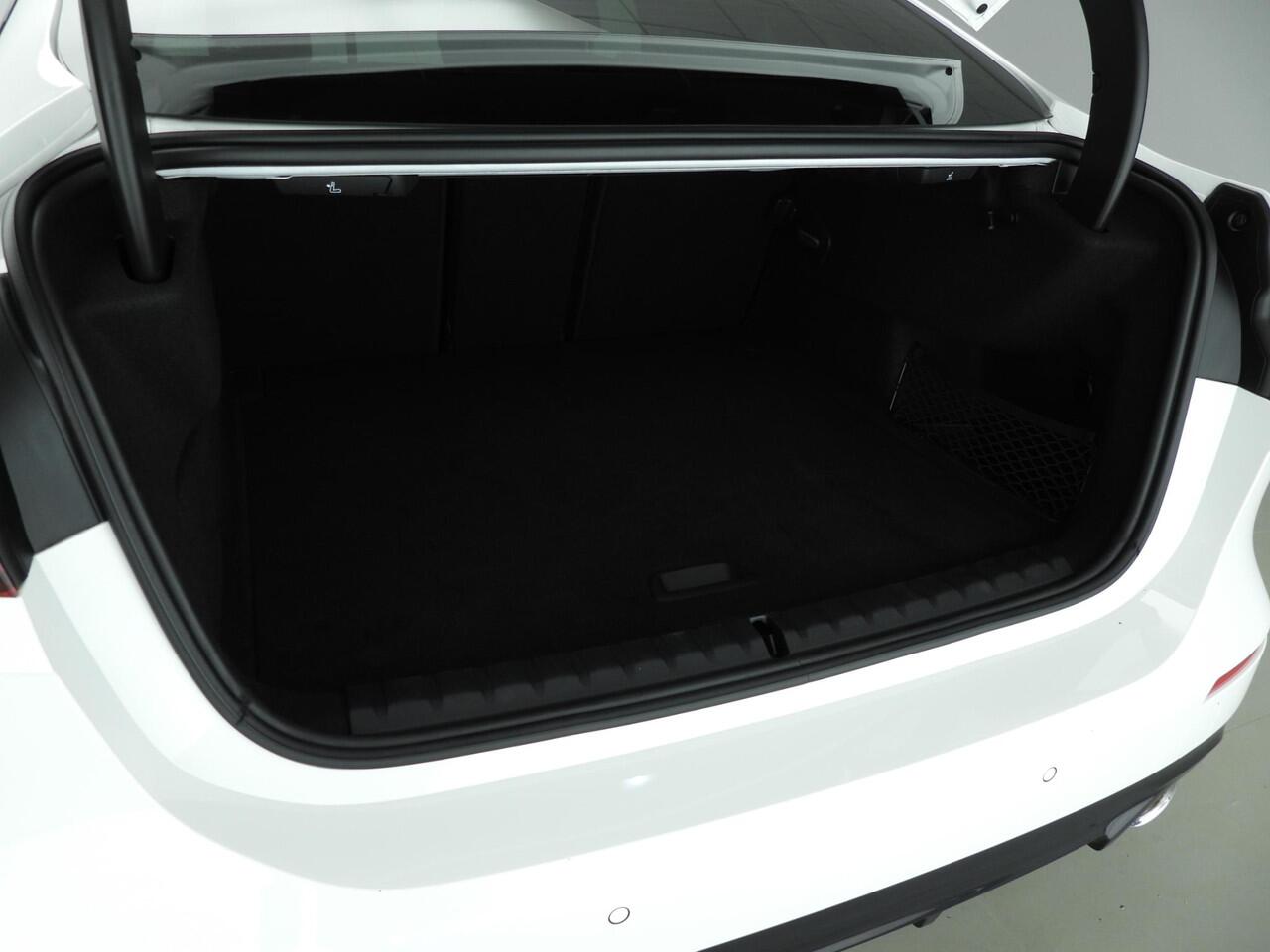 BMW 2-SERIE Gran Coupe 220i | LED | Navigatie | Sportstoelen | Shadow line | DAB | Hifi speakers | Alu 18 inch