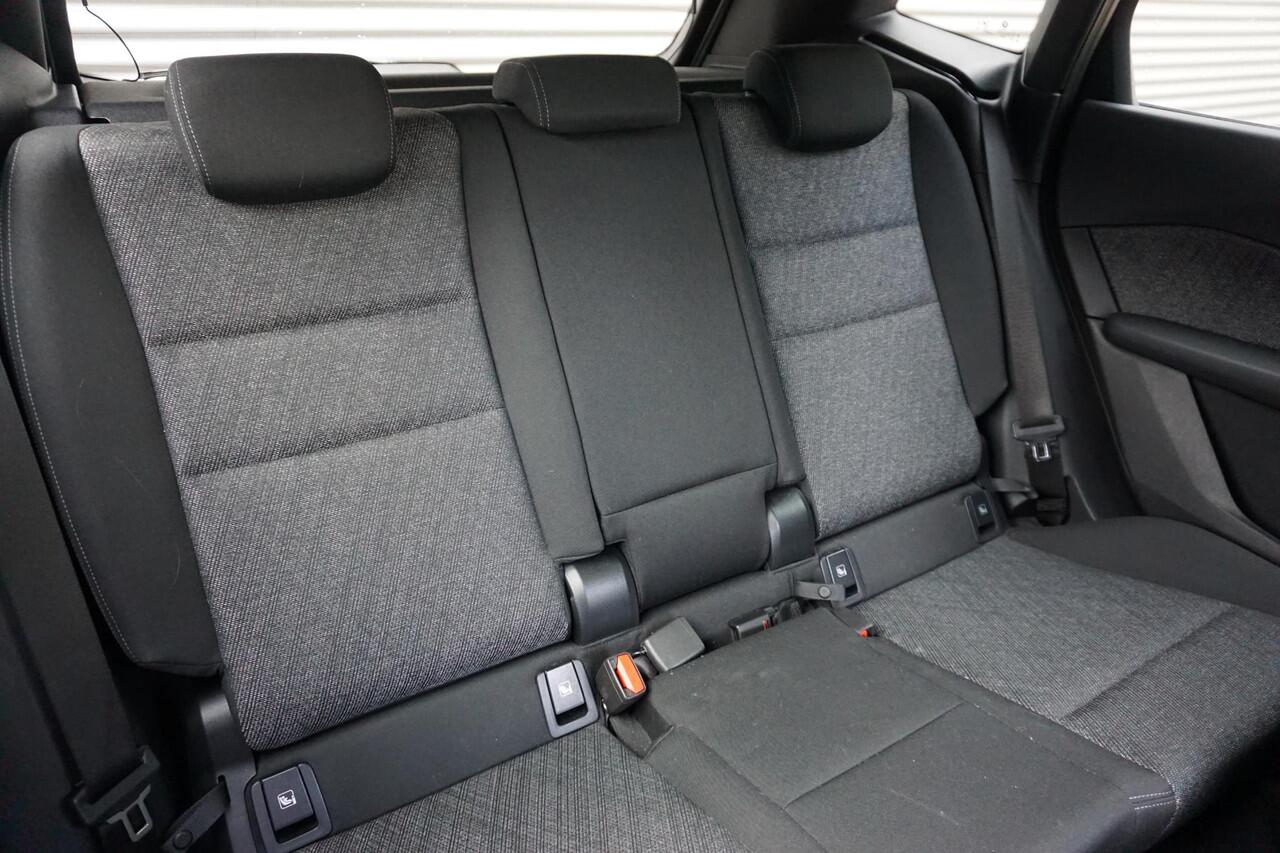 BMW 2-SERIE Active Tourer Active Tourer 216i Stoelverwarming | Extra getint glas | Parking Assistant | M Hemelbekleding in Anthrazit