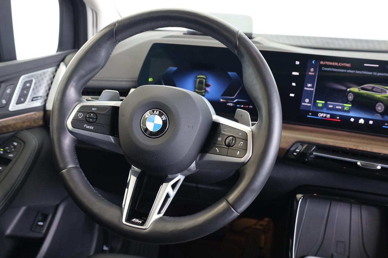 BMW 2-SERIE Active Tourer 223i xDrive | Luxury Line | Pano | Driving Assistant Professional | Harman/Kardon | Trekhaak