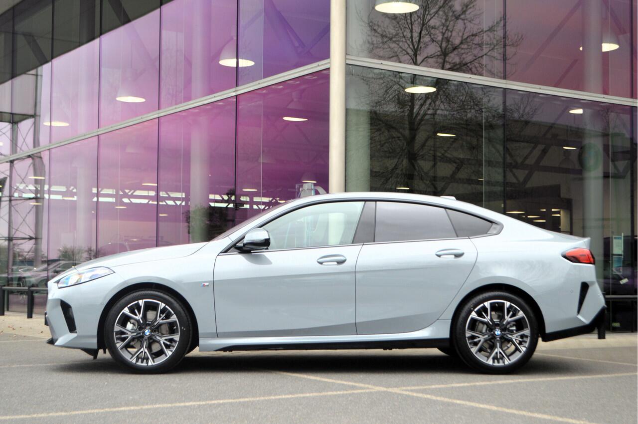 BMW 2-SERIE Gran Coupé 220 M Sport Automaat / Sportstoelen / Adaptieve LED / M Adaptief onderstel / Comfort Access / Parking Assistant / Stoelverwarming