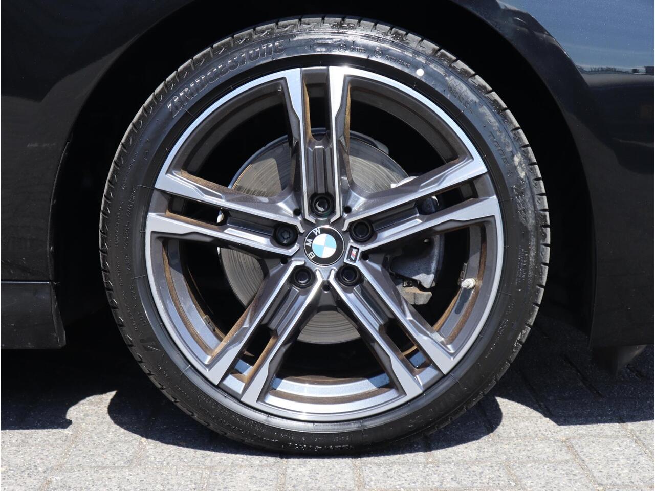 BMW 2-SERIE Gran Coupé 218i High Executive M Sport Pakket Automaat / Live Cockpit Professional / Apple CarPlay / Leder / 18 Inch / Shadow Line / DAB / Extra Getint Glas / LED / Stoelverwarming / Lichtpakket / Parkeersensoren