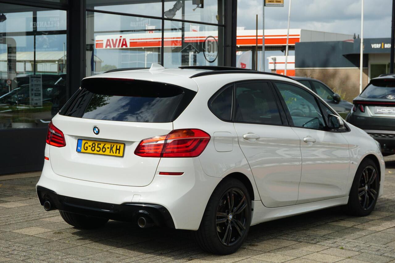 BMW 2-SERIE Active Tourer 220i Executive Edition | M Pakket | PANO | Trekhaak