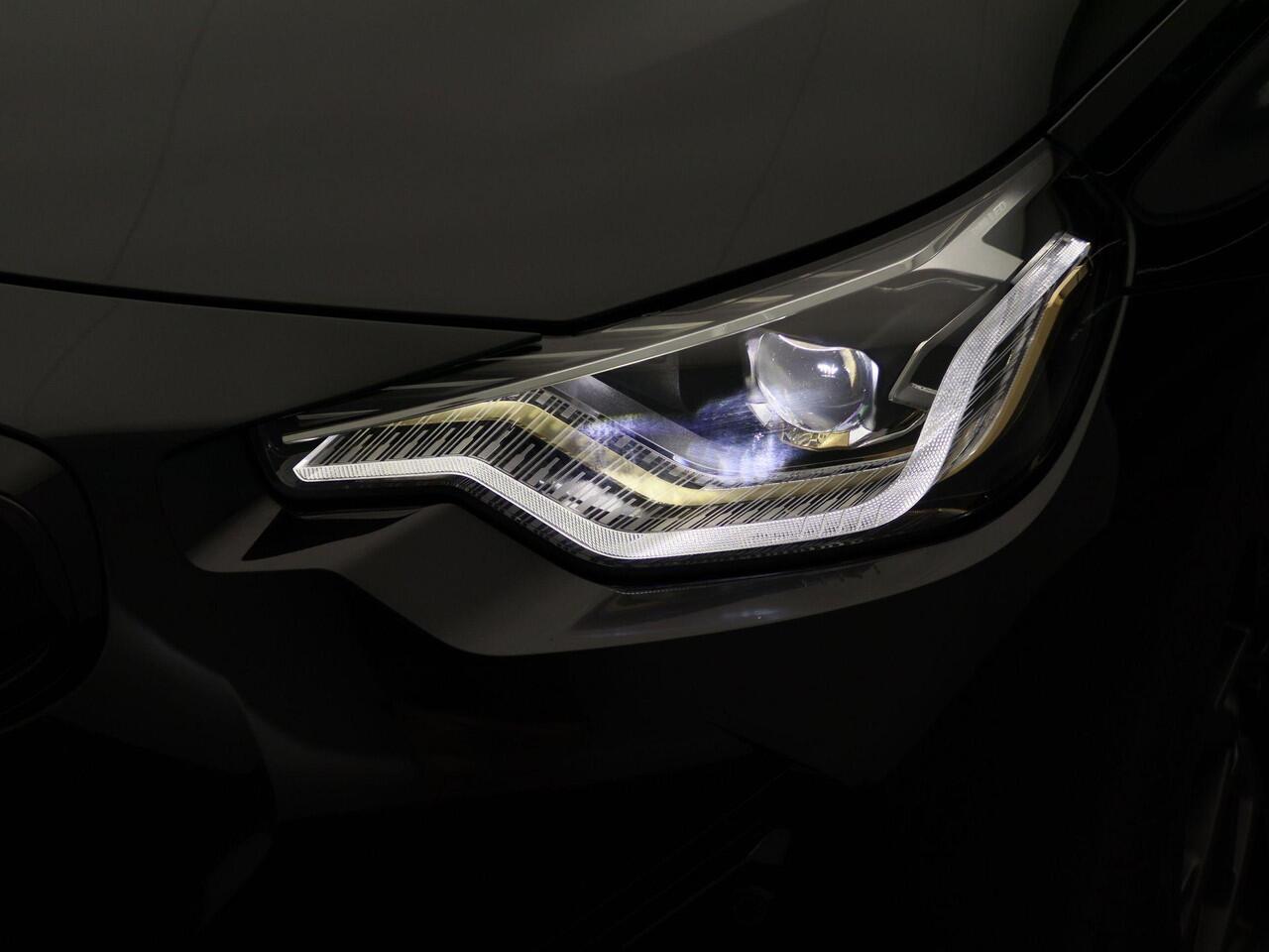 BMW 2-SERIE Coupé M240i xDrive M Sportdifferentieel | M Adaptief onderstel | Widescreen Display | Achteruitrijcamera | HIFI | Active Cruise Control | 19"