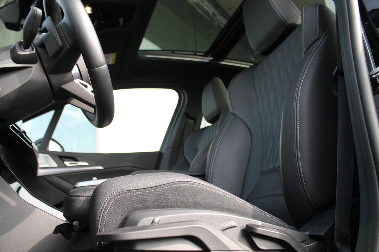 BMW 2-SERIE Active Tourer 225e xDrive High Executive M Sport Automaat / Panoramadak / Adaptief M Onderstel / Sportstoelen / Stoelverwarming / Adaptieve LED / Parking Assistant Plus / Head-Up / Live Cockpit Professional