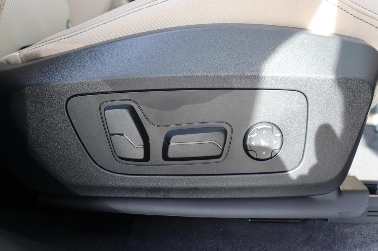 BMW 2-SERIE Active Tourer 225e xDrive Premium Pack/ Comfort Pack/ Travel Pack/ Panoramadak/ Verwarmd Stuurwiel/ Comfort Acces/ Elektrische Trekhaak/