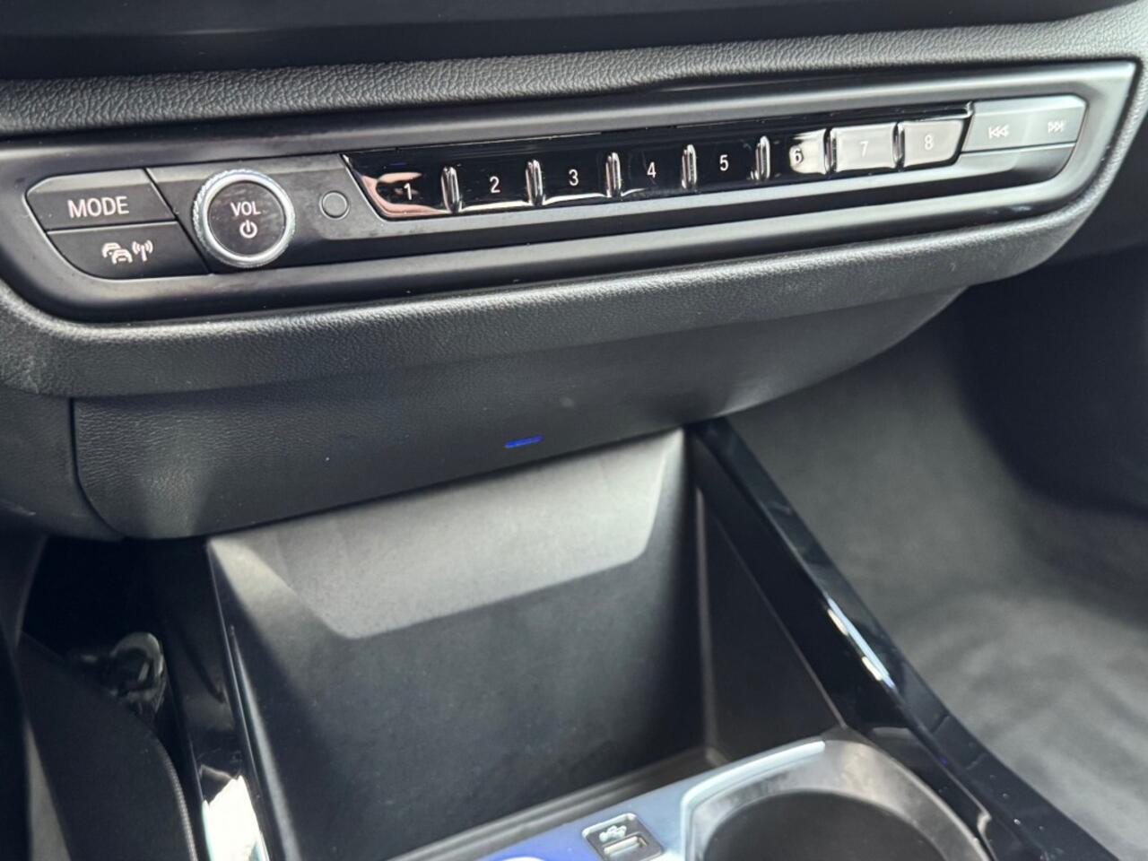 BMW 2-SERIE 218i M-SPORT AUT. HALF-LEER NAVI CAMERA CARPLAY TREKHAAK AIRCO LMV