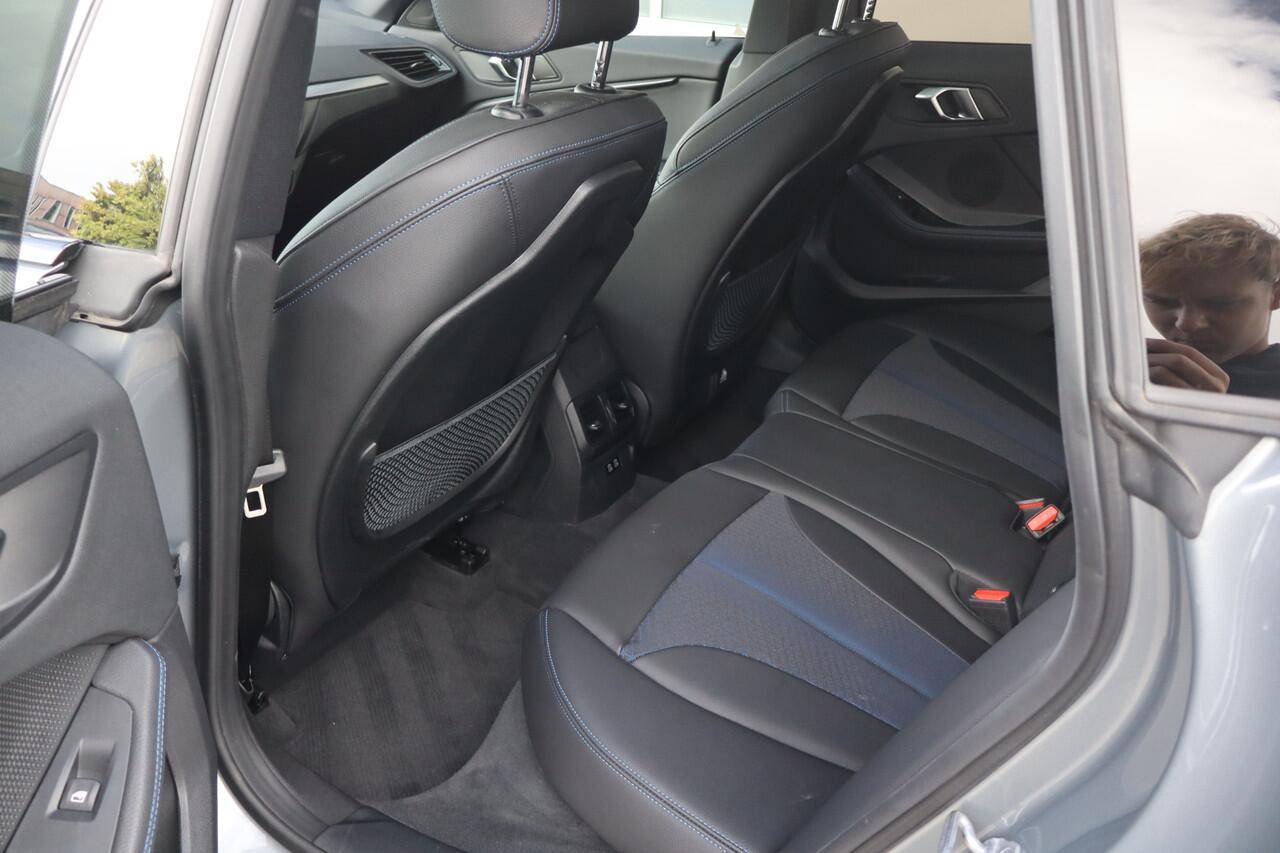 BMW 2-SERIE Gran Coupé 218i Introduction Edition NL-Auto!! Panoramadak I Apple Car-Play