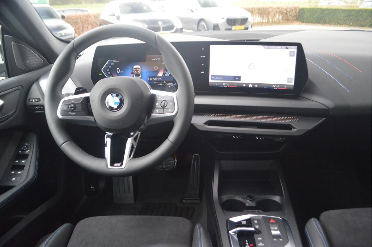 BMW 2-SERIE Gran Coupé 220 M Sport Automaat / Sportstoelen / Adaptieve LED / M Adaptief onderstel / Comfort Access / Parking Assistant / Stoelverwarming