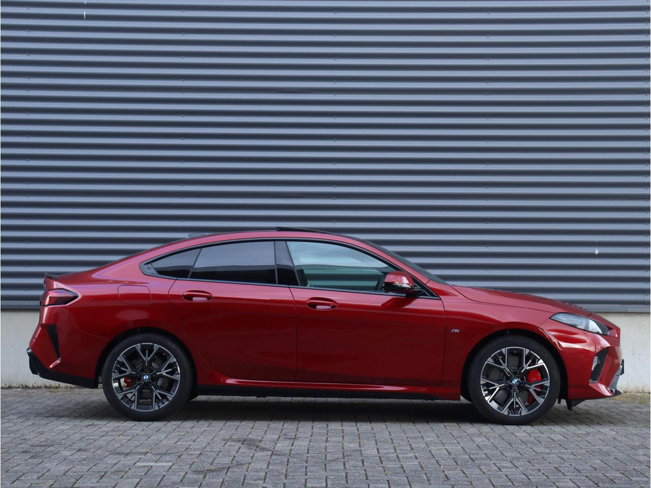 BMW 2-SERIE Gran Coupé 220 | M Sportpakket Pro | Panodak | Harman Kardon | Getint Glas | Premium Pack | Driving Assistant | Comfort Acces | 18'' LMV