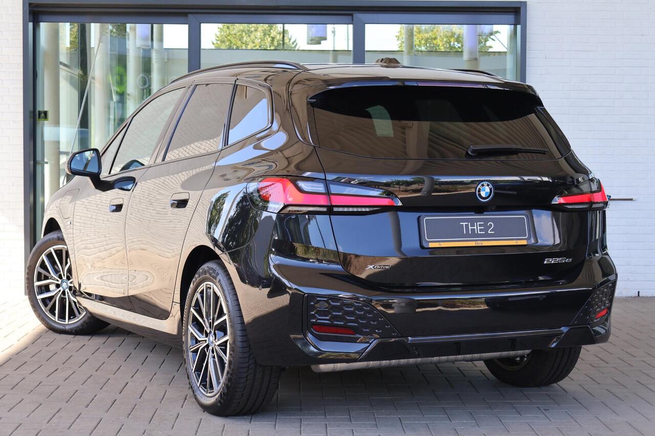 BMW 2-SERIE Active Tourer 225e xDrive | M Sportpakket | Stoelen Elektrisch Verstelbaar met Massage | Stuur- en stoelverwarming | Head-Up Display | Harman Kardon | Camera