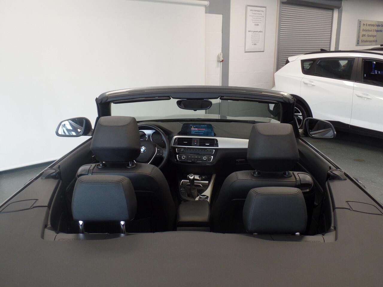 BMW 2-SERIE Cabrio 218i High Executive Xenon, Leder, Stoelverwarming, Cruise controle, Elek kap, Lm velgen 17", Navigatie, Pdc, Full options, 62.000km Uniek!! Bovag afleverpakket 695,-