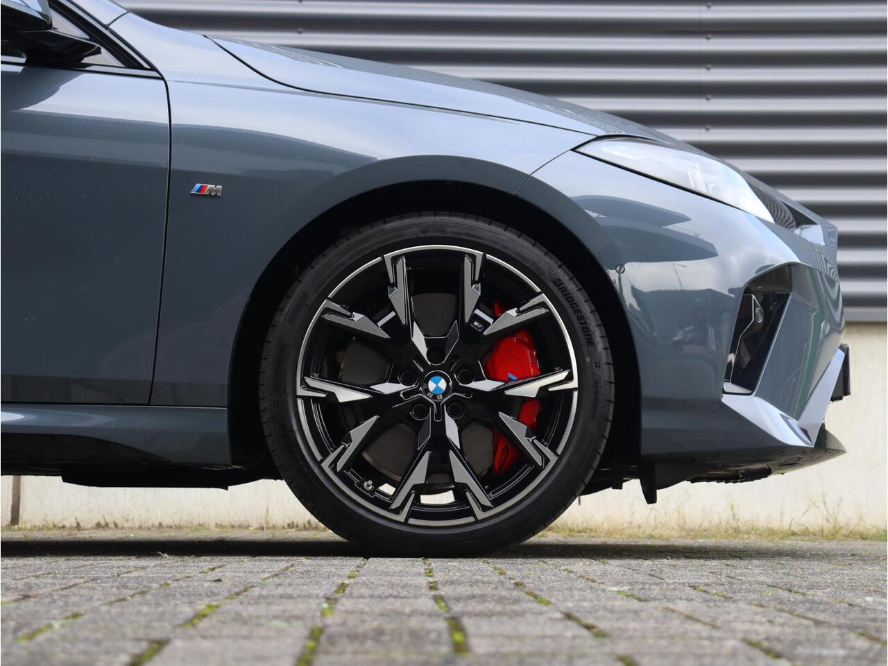 BMW 2-SERIE Gran Coupé 220 | M Sportpakket Pro | Panodak | Driving Assistant Plus | Harman Kardon | Parking Assistant Plus | Head-Up | 19'' LMV