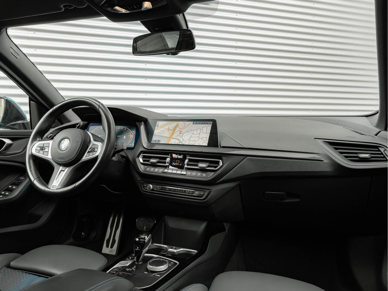 BMW 2-SERIE Gran Coupé 220i M-Sport - Pano - Verwarmd Stuurwiel - ACC - Camera